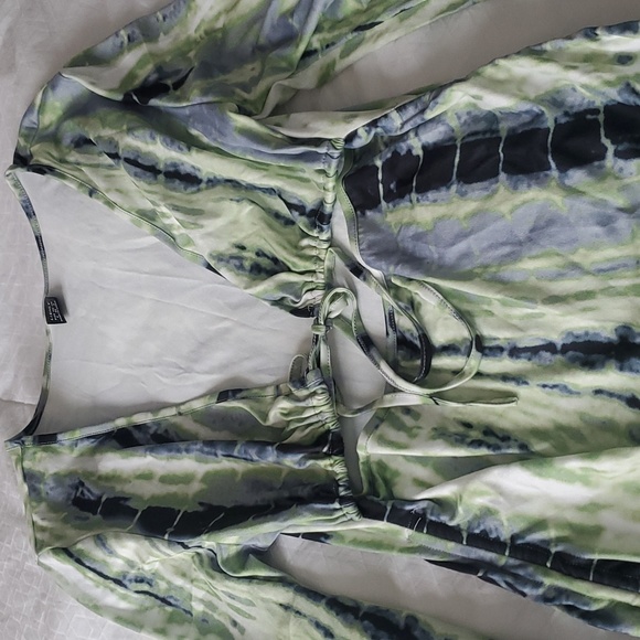 Dress - Picture 2 of 4